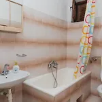 Апартаменты Family Friendly Seaside Grebastica, Sibenik - 15170 Гребастика