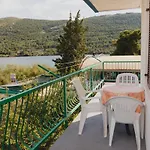Family Friendly Seaside Grebastica, Sibenik - 15170 Apartment Grebastica