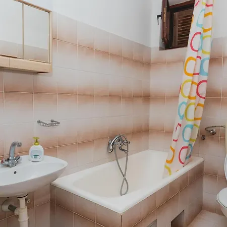 Apartamento Family Friendly Seaside Grebastica, Sibenik - 15170 Grebaštica