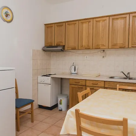 Apartman Family Friendly Seaside Grebastica, Sibenik - 15170 Grebastica