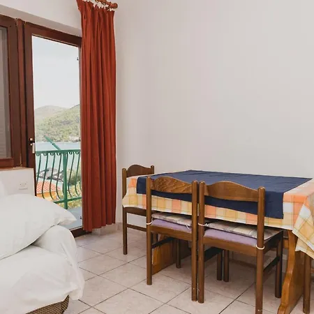 Family Friendly Seaside Grebastica, Sibenik - 15170 Apartmán