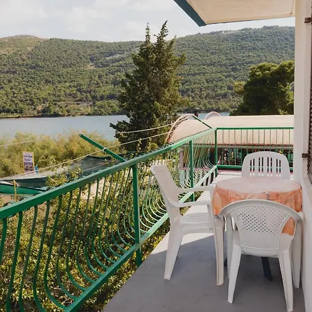 Family Friendly Seaside Grebastica, Sibenik - 15170 Apartman Grebastica