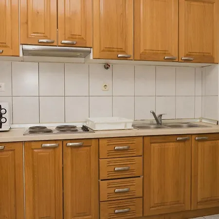 Family Friendly Seaside Grebastica, Sibenik - 15170 Apartman Grebastica