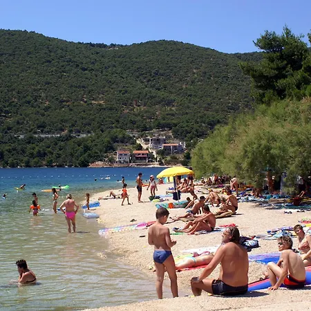 Апартаменты Family Friendly Seaside Grebastica, Sibenik - 15170 Гребастика