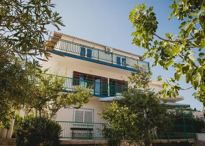 Family Friendly Seaside Grebastica, Sibenik - 15170 *