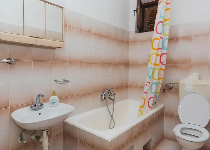 Appartement Family Friendly Seaside Grebastica, Sibenik - 15170 Grebaštica