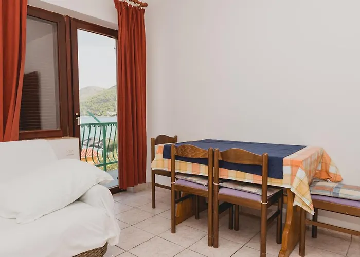 Family Friendly Seaside Grebastica, Sibenik - 15170 Lejlighed