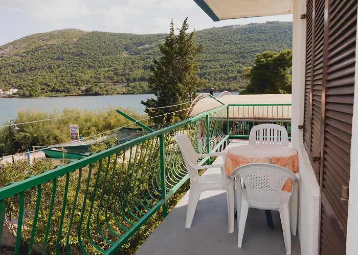 Family Friendly Seaside Grebastica, Sibenik - 15170 Lejlighed Grebaštica