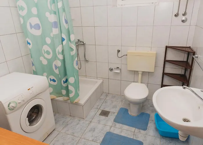 Family Friendly Seaside Grebastica, Sibenik - 15170 *