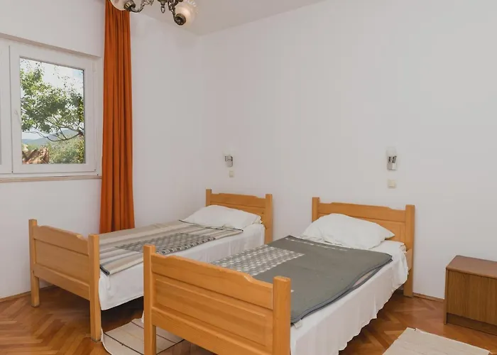 Family Friendly Seaside Grebastica, Sibenik - 15170 Appartement *