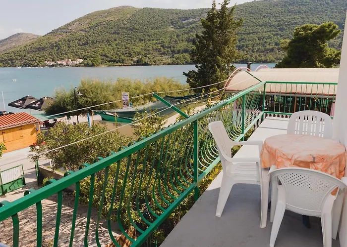 Appartement Family Friendly Seaside Grebastica, Sibenik - 15170