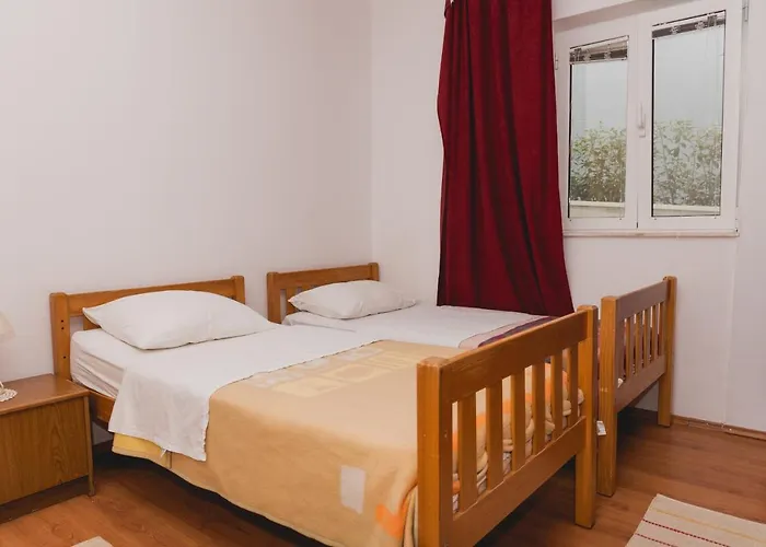 Family Friendly Seaside Grebastica, Sibenik - 15170 Grebaštica