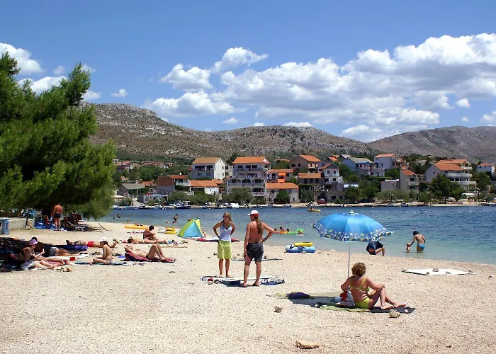 Family Friendly Seaside Grebastica, Sibenik - 15170 Appartement Grebaštica